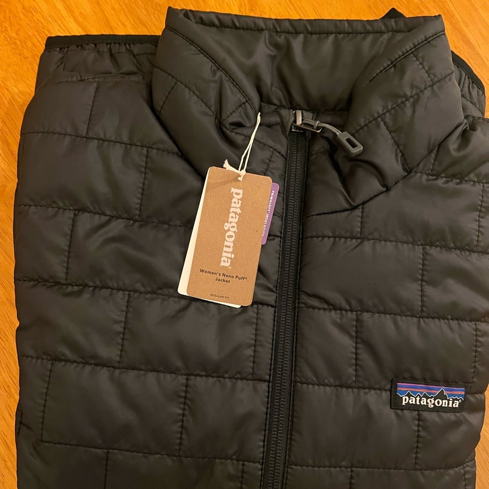 NWT Patagonia Women’s Nano Puff Jacket Black